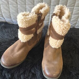 UGG NEW Brown Shearling Lined Boots 7.5